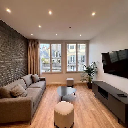 Spacious Newly Renovated Loft With Ac 아파트 파리